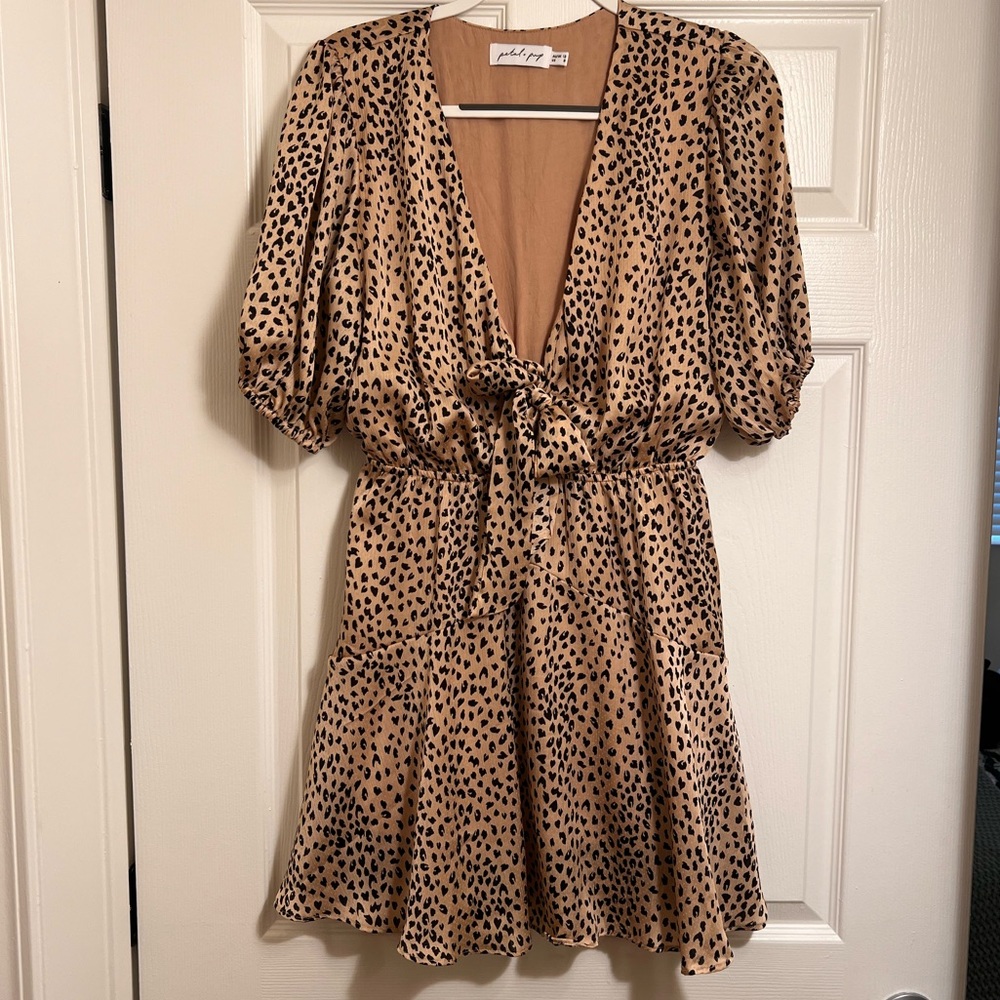 Printed mini dress 🖤
